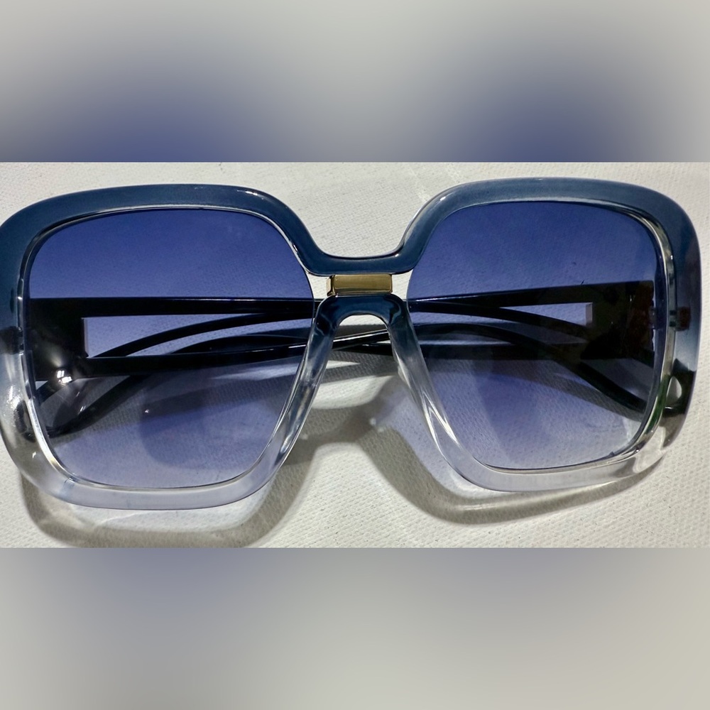 Chic Blue Gradient Vintage Square Sunglasses